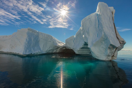 Fotografía de un iceberg en la antántida que forma parte de la exposición de fotos Inmensidad blanca